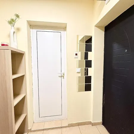 Gustav Urban Apartment Warna